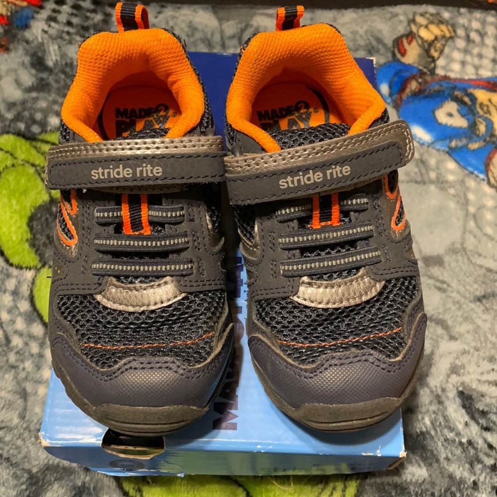8W Brand New Boys Stride Rite shoes
